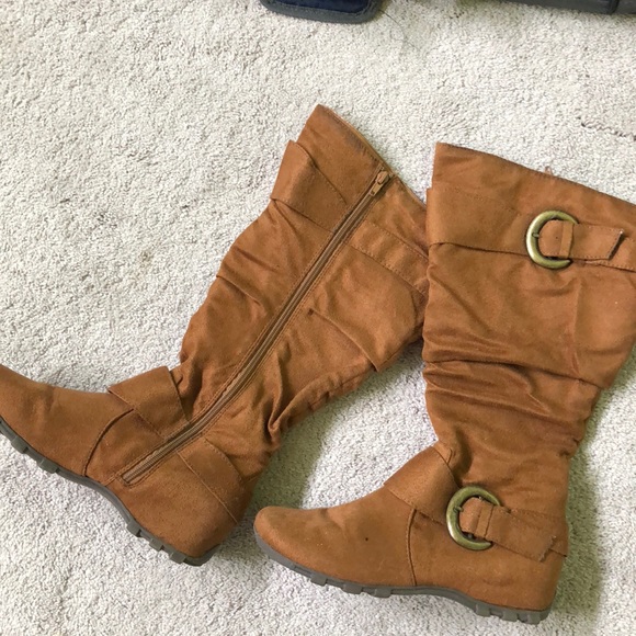 Brown boots - Picture 1 of 2